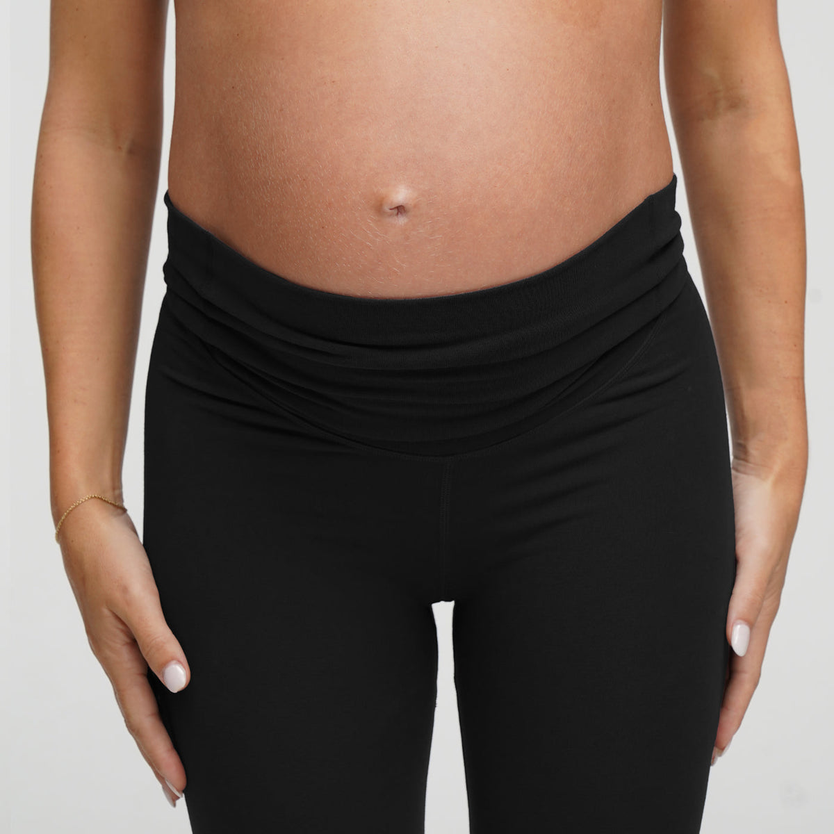 Seamless high-waisted maternity leggings