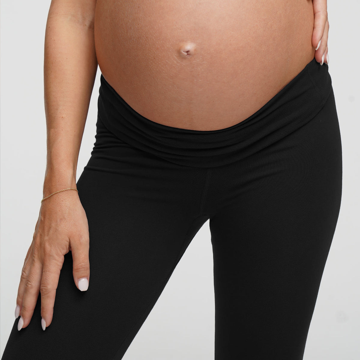 Seamless high-waisted maternity leggings