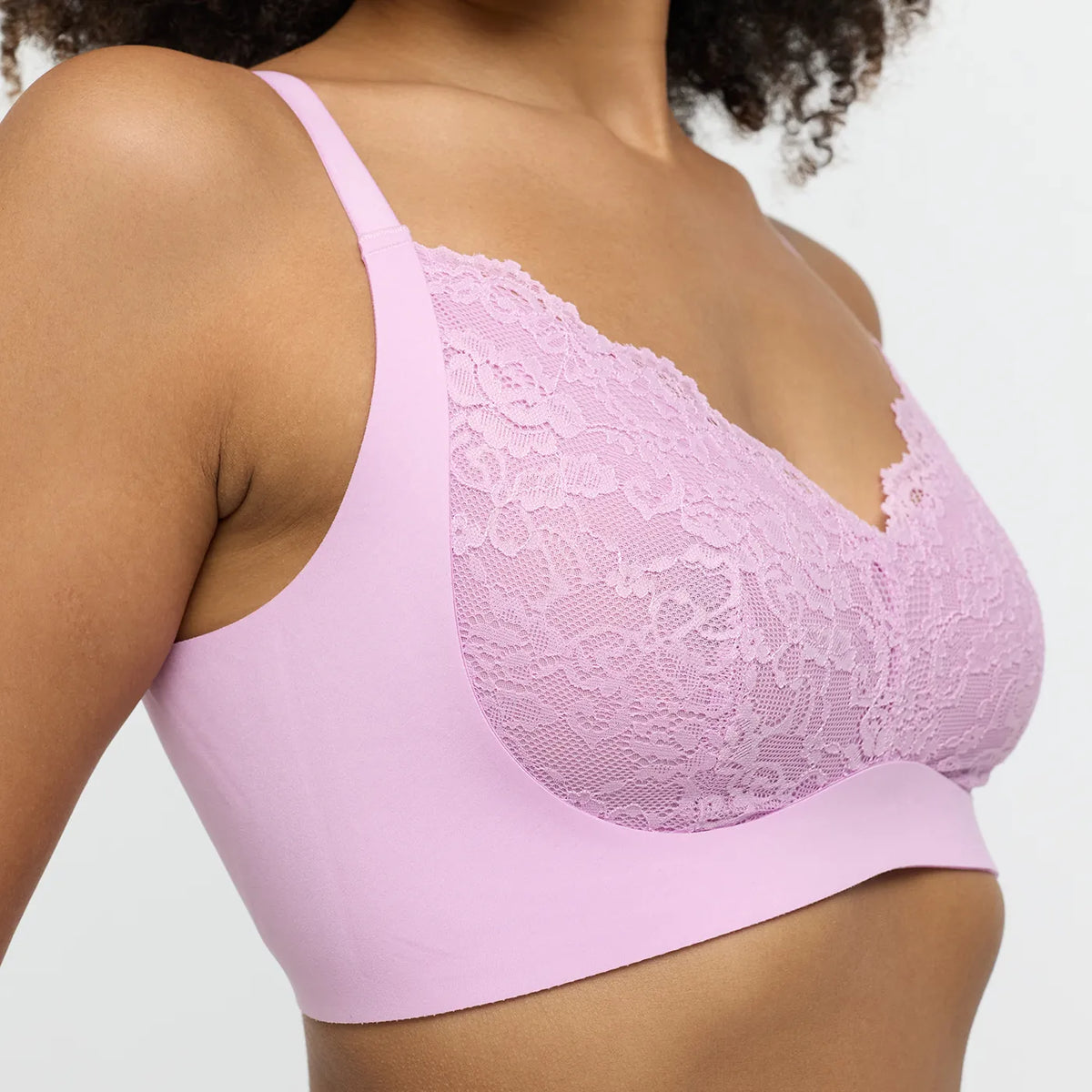 Comfort bra with lace
